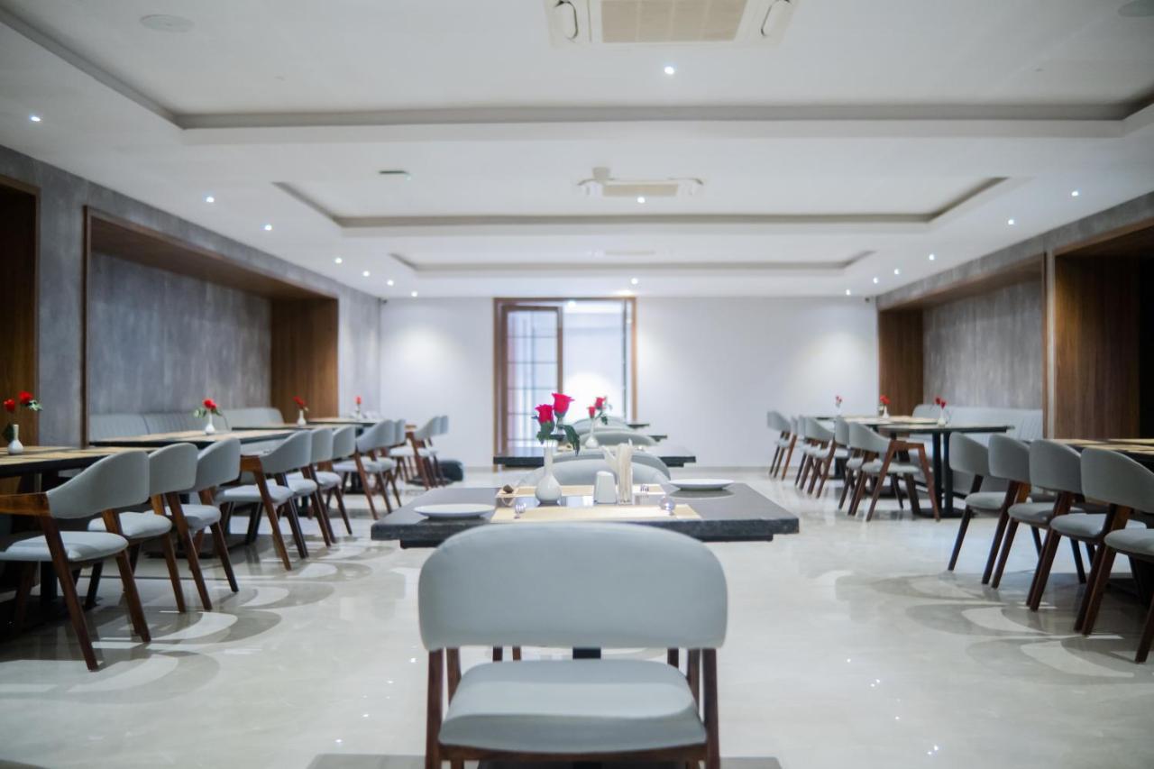 Hotel Tulips Grand Hyderabad Ngoại thất bức ảnh