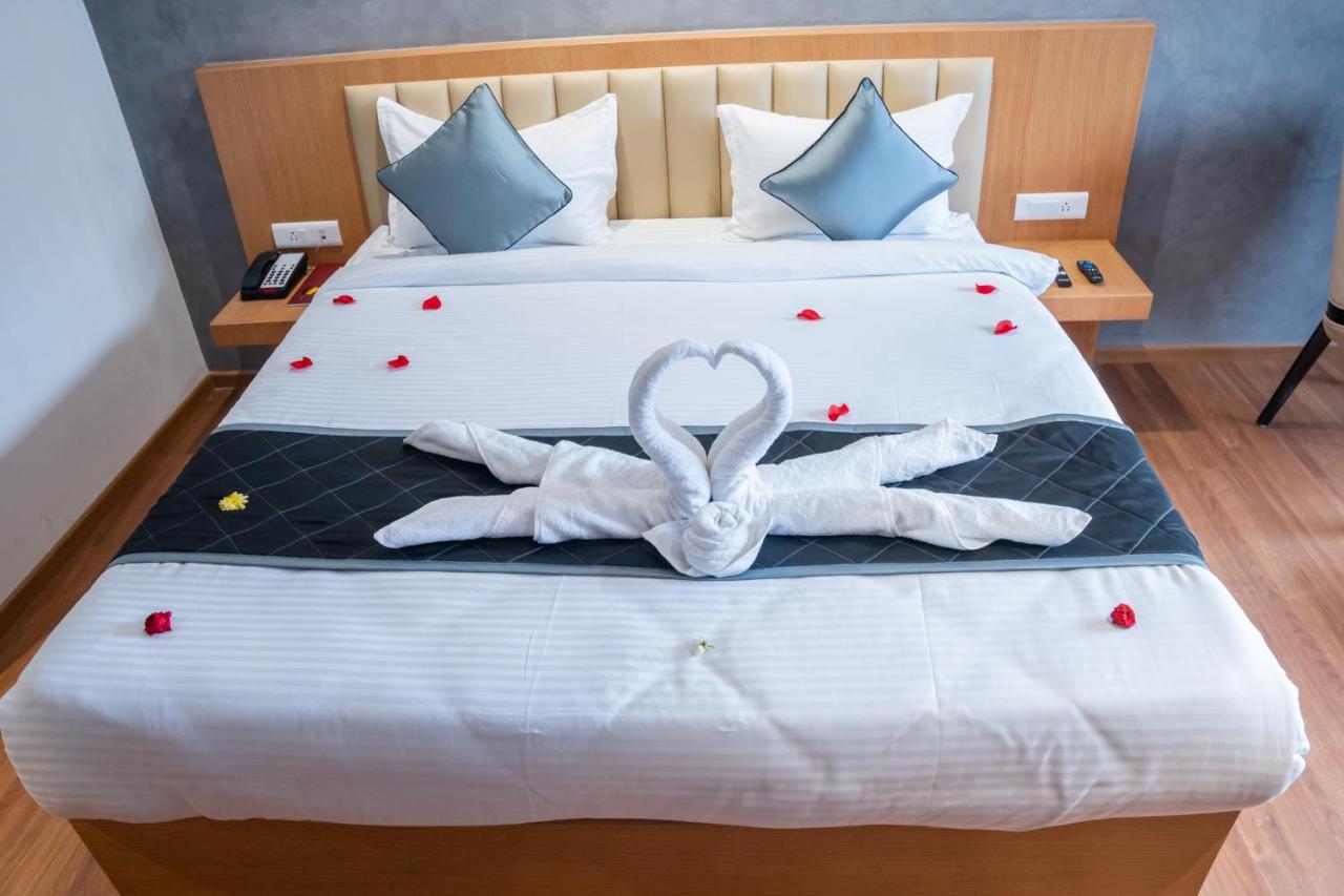 Hotel Tulips Grand Hyderabad Ngoại thất bức ảnh