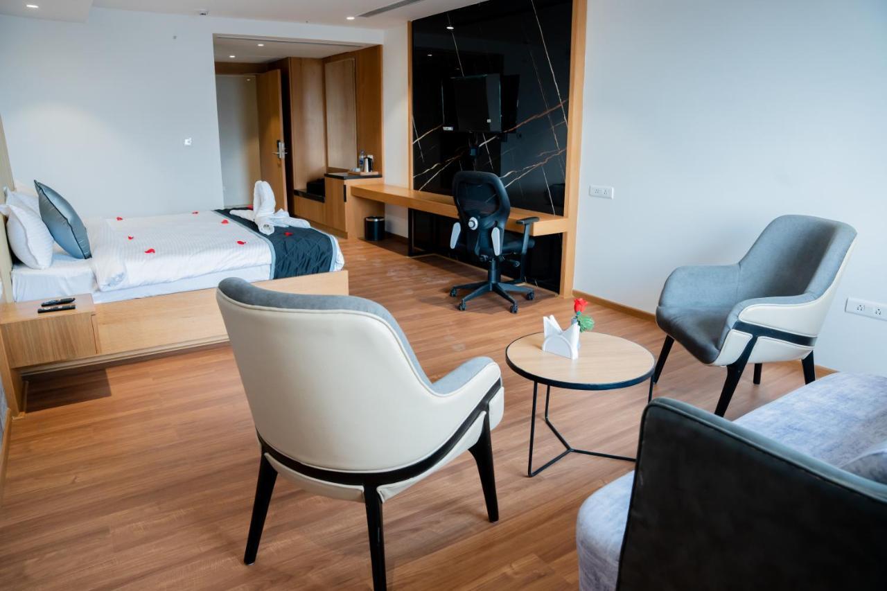 Hotel Tulips Grand Hyderabad Ngoại thất bức ảnh