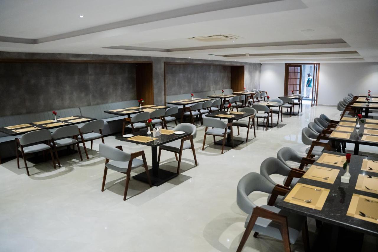 Hotel Tulips Grand Hyderabad Ngoại thất bức ảnh