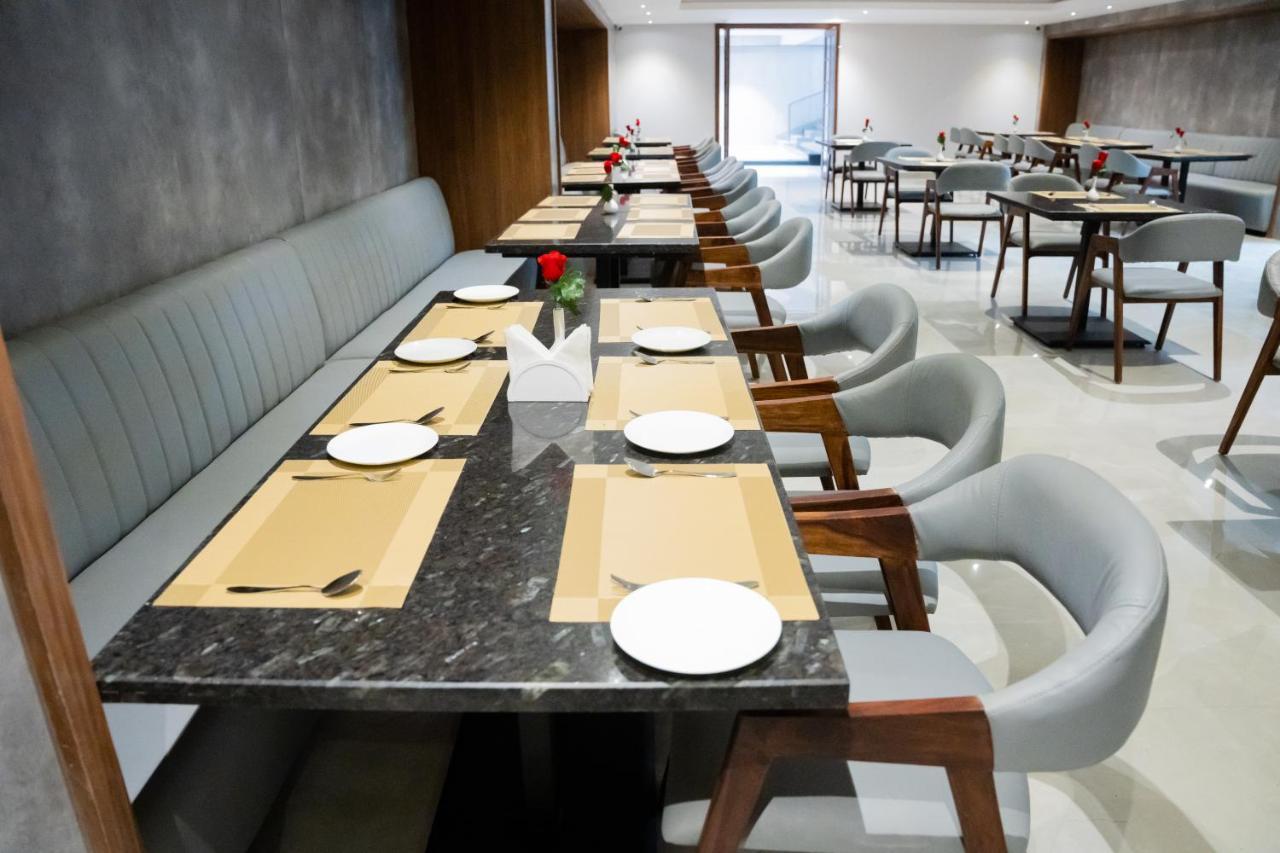 Hotel Tulips Grand Hyderabad Ngoại thất bức ảnh