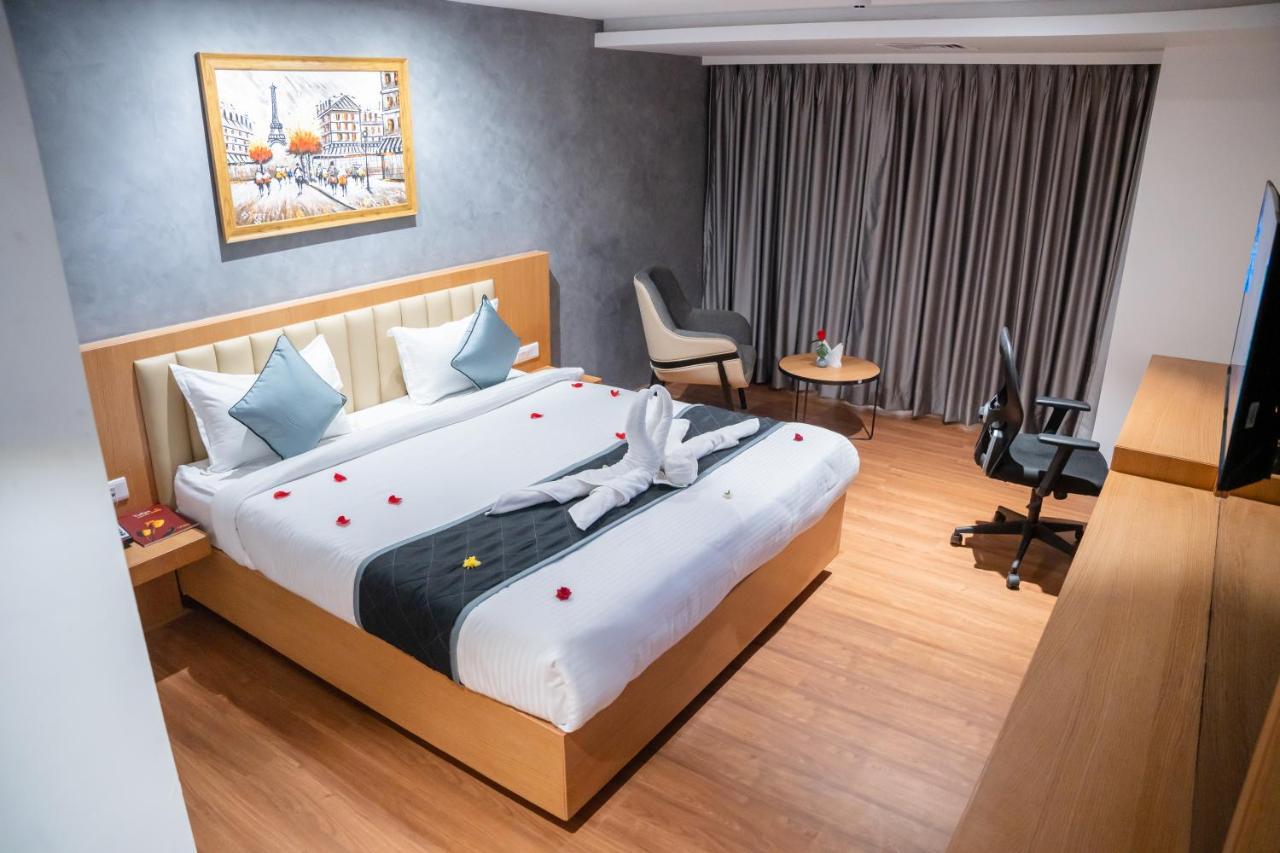 Hotel Tulips Grand Hyderabad Ngoại thất bức ảnh