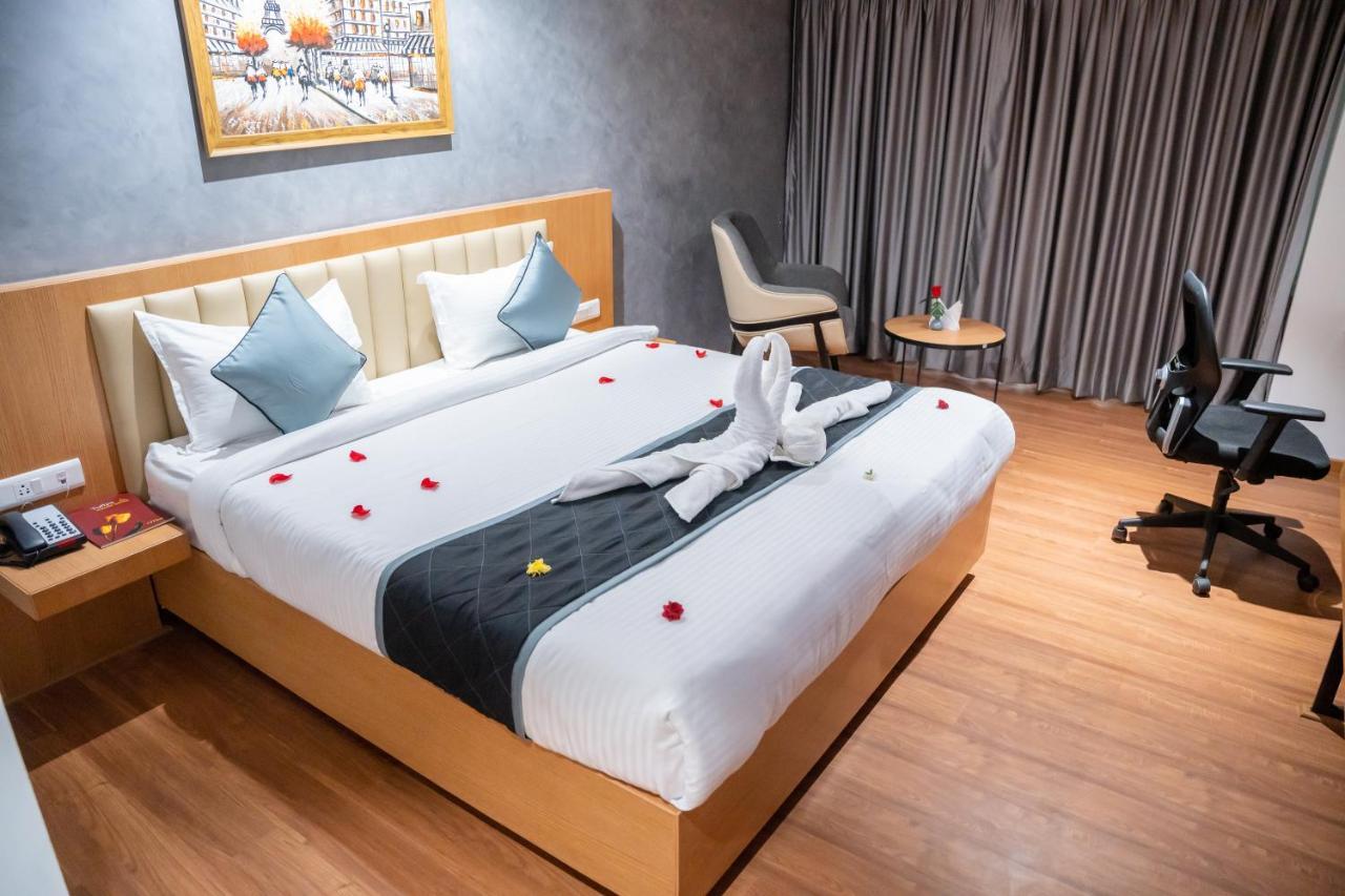 Hotel Tulips Grand Hyderabad Ngoại thất bức ảnh