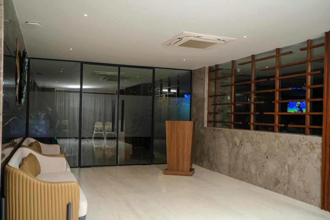 Hotel Tulips Grand Hyderabad Ngoại thất bức ảnh