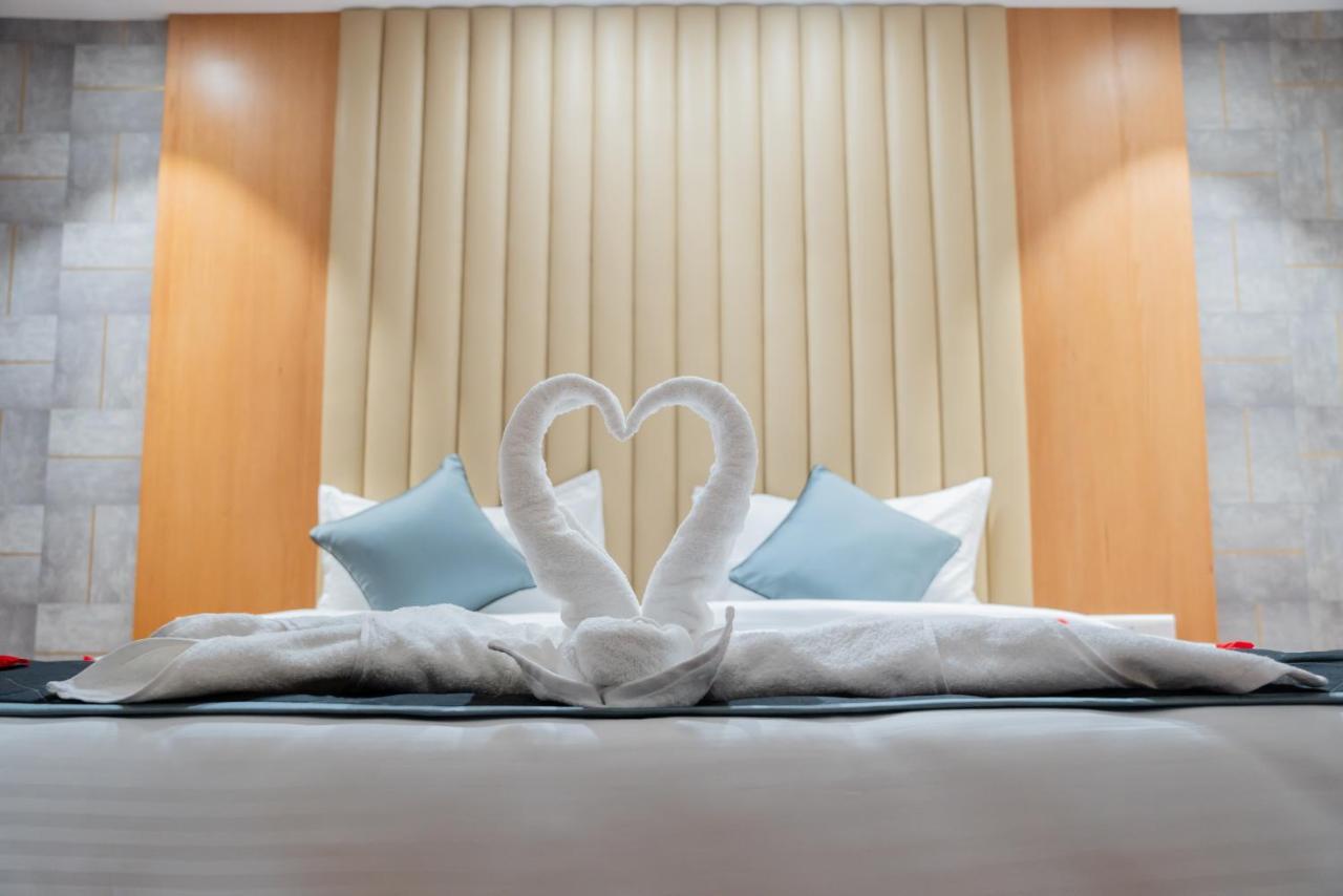 Hotel Tulips Grand Hyderabad Ngoại thất bức ảnh