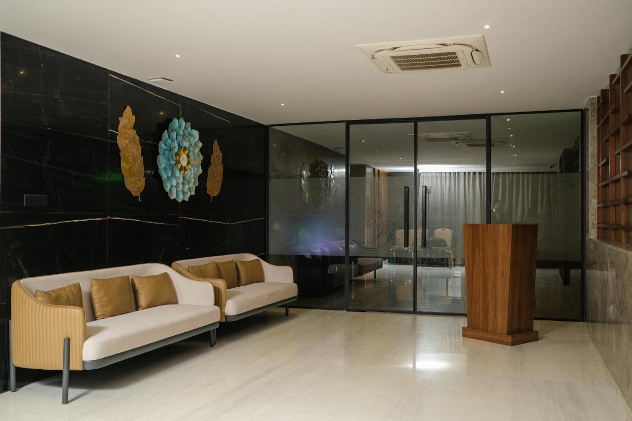 Hotel Tulips Grand Hyderabad Ngoại thất bức ảnh