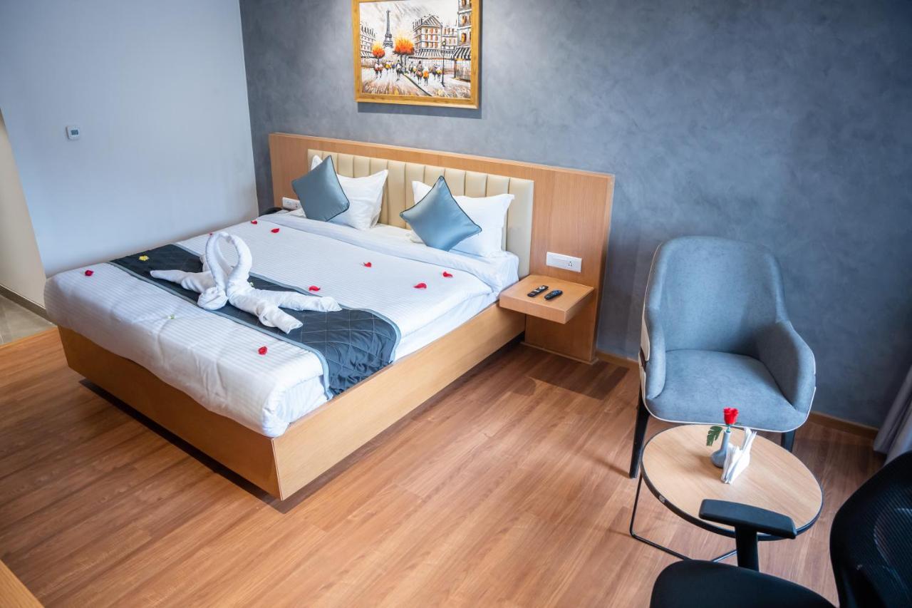 Hotel Tulips Grand Hyderabad Ngoại thất bức ảnh