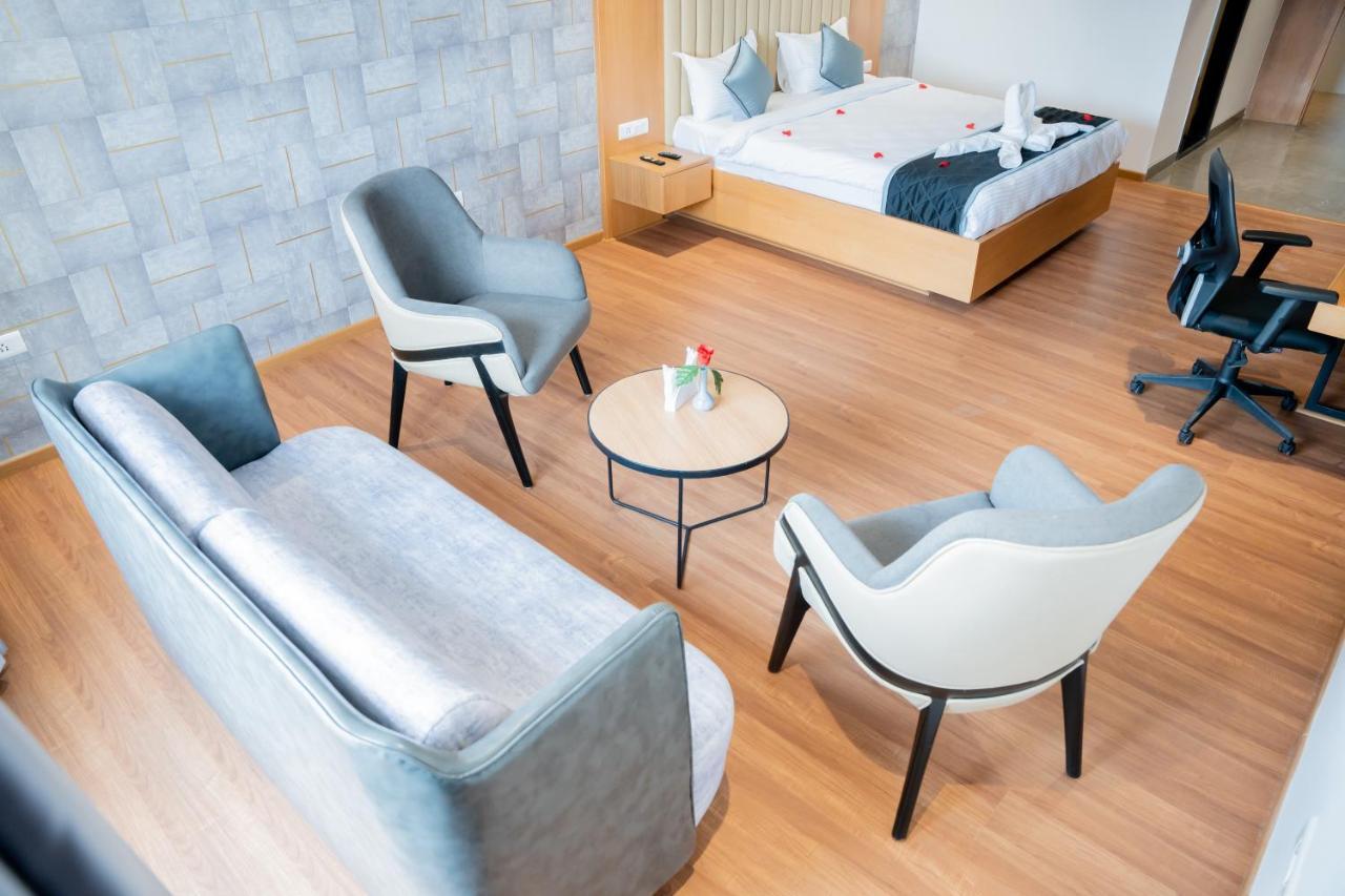 Hotel Tulips Grand Hyderabad Ngoại thất bức ảnh