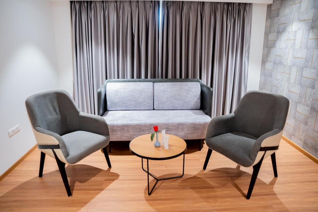 Hotel Tulips Grand Hyderabad Ngoại thất bức ảnh
