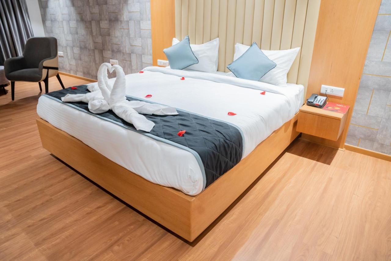 Hotel Tulips Grand Hyderabad Ngoại thất bức ảnh